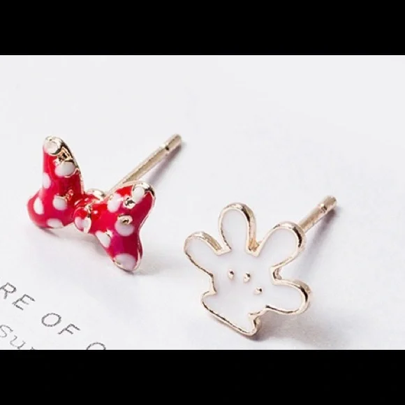 Brand new adorable delicate Minnie Mouse inspired asymmetrical stud earrings - Picture 4 of 4